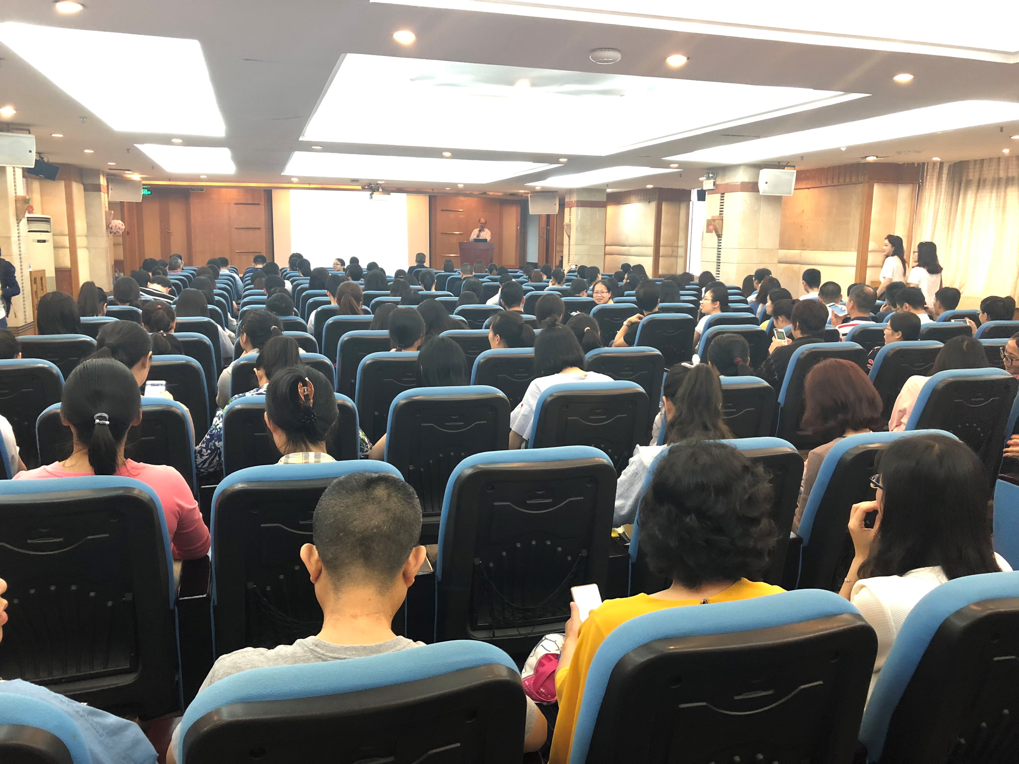 张英院长应邀为南方医